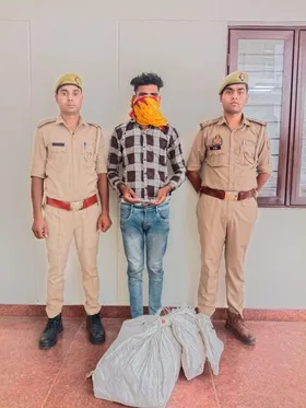 नोएडा : मोबाइल टॉवर से आरआरयू चोरी करने वाला अभियुक्त गिरफ्तार, चोरी का माल और अवैध चाकू बरामद