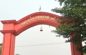 बड़ा मंगल:  हनुमान मंदिर में उमड़े श्रद्धालु, 'जय श्रीराम' के नारों से गूंजा परिसर