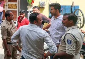 इंदौर के राजा हत्याकांड के आरोपी विशाल के घर पहुंची पुलिस