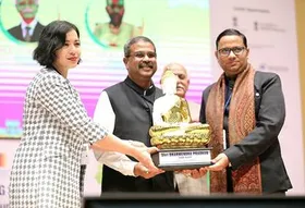 भारत में जुटे 60 देशों के वैज्ञानिक, शिक्षा मंत्री का आह्वान- विज्ञान को साझा करें