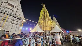 गर्मी में भी बाबा विश्वनाथ के भक्तों का उत्साह बरकरार, ट्रस्ट ने बढ़ाई सुविधाएं
