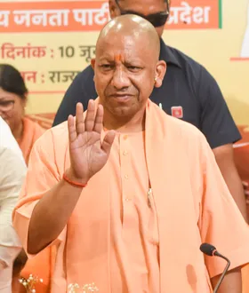 यूपी पुलिस भर्ती परीक्षा : कोई नहीं तोड़ सका योगी सरकार का 'चक्रव्यूह', नकल माफिया और सॉल्वर गैंग नहीं आए नजर