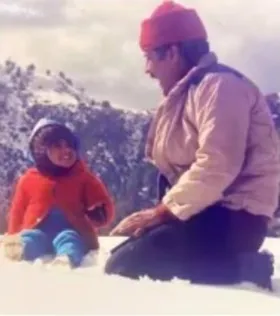 प्रियंका चोपड़ा ने पापा अशोक चोपड़ा को किया याद, शेयर की बचपन की अनमोल तस्वीर