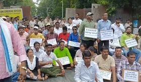 पश्चिम बंगाल : खड़गपुर में रेलवे जमीन पर कब्जे को लेकर तनाव, तृणमूल समर्थकों का डीआरएम बंगला घेरने का ऐलान