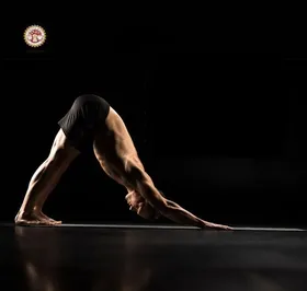 अधोमुख श्वानासन : तनाव और चिंता से राहत पाने का सरल उपाय, जानें इसके चमत्कारी फायदे