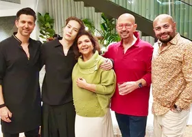 राकेश रोशन ने के-पॉप स्टार जैक्सन वांग संग शेयर की तस्वीर, फ्रेम में साथ नजर आए ऋतिक