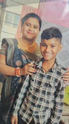 अहमदाबाद हादसा : हॉस्टल के बाहर बेटे की मौत, मां घायल, परिवार में मातम