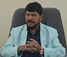 मुंबई से दिल्ली आते हुए मैं भी डरा हुआ था : रामदास आठवले