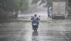सेंट्रल वियतनाम में टाइफून 'वुटिप' के कारण तीन लोगों की मौत