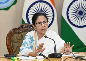 टीएमसी के शहीद दिवस कार्यक्रम में केवल ममता बनर्जी की तस्वीरों का उपयोग करने का निर्देश