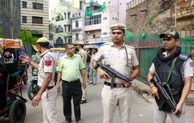 दिल्ली में 36 बांग्लादेशी नागरिक पकड़े गए, फोन में मिला प्रतिबंधित ऐप