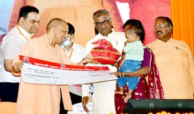 अंबेडकर नगर : सीएम योगी ने 11,690 आश्रित परिवारों के लिए जारी किए 561.86 करोड़