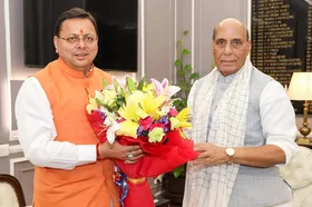 रक्षा मंत्री से सीएम धामी ने की मुलाकात, रानीखेत-लैंसडौन को नगरपालिकाओं के साथ विलय करने का किया अनुरोध