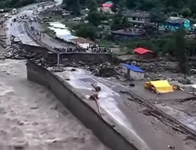 केंद्र ने हिमाचल प्रदेश को बाढ़ और भूस्खलन से उबरने में मदद के लिए 2,006 करोड़ रुपए के कोष को दी मंजूरी