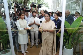 दिल्ली की सीएम रेखा गुप्ता ने महर्षि आयुर्वेदिक हॉस्पिटल में 'सोमा किचन' का उद्घाटन किया