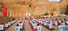 राजस्थान : जैसलमेर के सोनार किले में बीएसएफ का भव्य योगाभ्यास