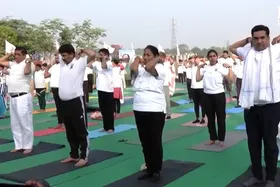 योग को केवल एक व्यायाम नहीं, जीवन जीने की समग्र पद्धति मानें : रेखा गुप्ता