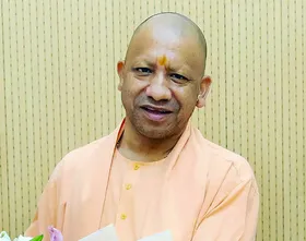 योगी सरकार का अनूठा प्रयास, वृद्धाश्रमों और सर्वोदय विद्यालयों में गूंजे योग के मंत्र