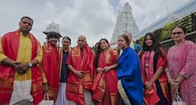 विद्या बालन ने तिरुमाला मंदिर में किए भगवान वेंकटेश्वर के दर्शन, भेंट में मिला शेषवस्त्र