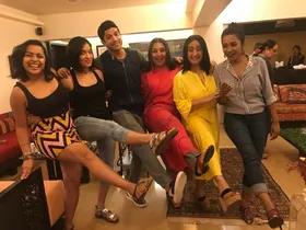 शबाना आजमी ने दिखाई अपने 'मैड ग्रुप' की झलक