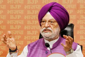 पश्चिम एशिया में बदलती भू-राजनीतिक स्थिति पर भारत की नजर, वैकल्पिक मार्गों से आपूर्ति जारी
