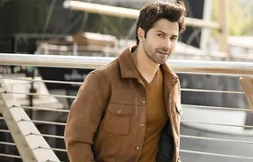 वरुण धवन ने जवानों संग किया 'नकल पुश-अप' चैलेंज, वायरल हुआ वीडियो!