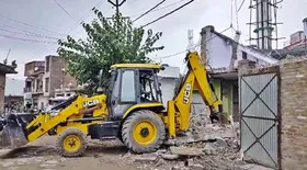 संभल : चंदौसी में नगरपालिका की जमीन से हटाई गई रजा-ए-मुस्तफा मस्जिद, मीनार भी ध्वस्त