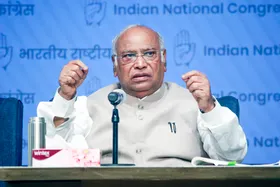 कांग्रेस अध्यक्ष मल्लिकार्जुन खड़गे ने बिहार को 'छोटा-मोटा' राज्य बताया, एनडीए भड़का