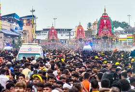 पुरी में रथ यात्रा का दूसरा दिन: भगवान जगन्नाथ निकले मौसी के घर, भक्तों का उत्साह चरम पर