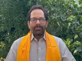 ‘हम संविधान के साथ छेड़छाड़ नहीं कर रहे हैं’, मुख्तार अब्बास नकवी का कांग्रेस को जवाब