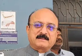 दिल्ली के शिक्षा मंत्री ने गुजरात के सरकारी स्कूलों का किया निरीक्षण, की सराहना