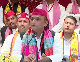 आजम खान की यूनिवर्सिटी गलत, तो योगी की यूनिवर्सिटी सही कैसे? : अखिलेश यादव