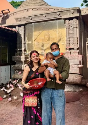 देवोलिना ने पति और बेटे 'जॉय' संग किए मां कामाख्या देवी के दर्शन