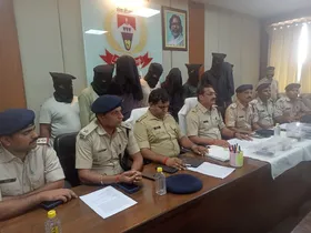 झारखंड के हजारीबाग में ज्वेलर्स पर फायरिंग और कारोबारियों को धमकी देने वाले नौ अपराधी गिरफ्तार