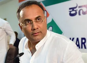 कोविड वैक्सीन और हार्ट अटैक के बीच अभी कोई संबंध साबित नहीं, रिपोर्ट का इंतजार : दिनेश गुंडू राव