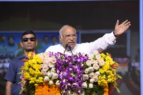 कोई भी नेता संविधान से 'सेक्युलर' और 'सोशलिस्ट' शब्दों को नहीं हटा सकता : मल्लिकार्जुन खड़गे