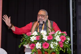 'तेजस्वी यादव की पत्नी मतदाता कैसे बनीं', गिरिराज सिंह ने उठाए गंभीर सवाल