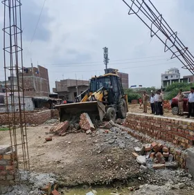 नोएडा में अवैध निर्माण पर बुलडोजर एक्शन, 18 करोड़ की जमीन अतिक्रमण मुक्त
