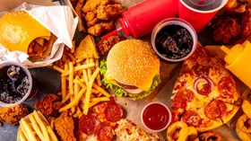 अल्ट्रा-प्रोसेस्ड फूड्स को थोड़ा-थोड़ा खाना भी बढ़ा सकता है डायबिटीज और कैंसर का खतरा