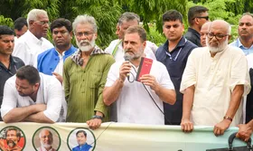 पटना की सड़कों पर उतरे राहुल गांधी, कहा- महाराष्ट्र की तरह बिहार में भी चोरी की हो रही कोशिश