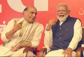 ‘भारत को आत्मनिर्भर बनाने में उनका योगदान सराहनीय’ पीएम मोदी ने दी राजनाथ सिंह को जन्मदिन की बधाई