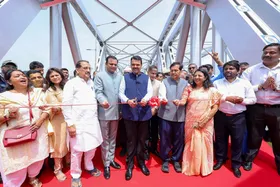 सीएम फडणवीस ने 'सिंदूर ब्रिज' का किया उद्घाटन, बोले- ‘गुलामी की निशानी को हटा रहे हैं’
