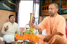 सावन का पहला दिन: सीएम योगी ने किया रुद्राभिषेक, प्रदेशवासियों के लिए सुख-समृद्धि की कामना