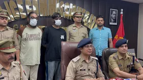 नोएडा : अंतरराज्यीय चोरी गैंग का पर्दाफाश, तीन बदमाश गिरफ्तार, लाखों की ज्वेलरी और नकदी बरामद