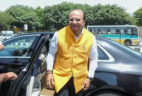 दिल्ली में अवैध रूप से बने आधार कार्ड पर सख्ती, उपराज्यपाल ने अधिकारियों को दिए कड़े निर्देश