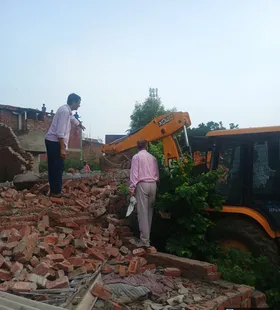 ग्रेटर नोएडा : हैबतपुर के डूब क्षेत्र में चला प्राधिकरण का बुल्डोजर, 30 हजार वर्ग मीटर जमीन अतिक्रमण मुक्त कराई
