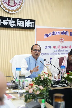 शिवराज सिंह चौहान ने दिशा की बैठक में लिया हिस्सा, अधिकारियों को दिए अहम दिशा-निर्देश