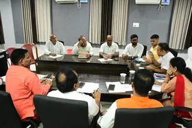 भागलपुर के जिलाधिकारी ने राजनीतिक दलों के प्रतिनिधियों के साथ की बैठक