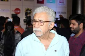 पाक कलाकार को लेकर विवाद, नसीरुद्दीन शाह बोले, 'कास्टिंग का जिम्मेदार दिलजीत नहीं, डायरेक्टर'