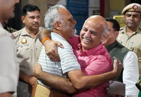 क्लासरूम कंस्ट्रक्शन घोटाला : मनीष सिसोदिया और सत्येंद्र जैन को एसीबी का समन, पूछताछ के लिए बुलाया